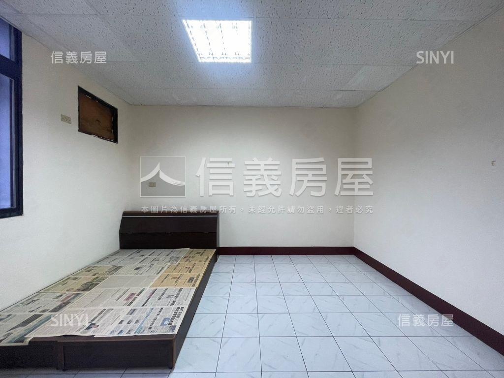 正經國路大面寬透店房屋室內格局與周邊環境