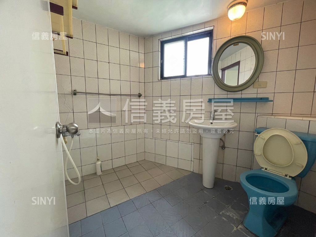 正經國路大面寬透店房屋室內格局與周邊環境