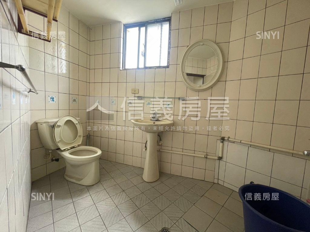 正經國路大面寬透店房屋室內格局與周邊環境
