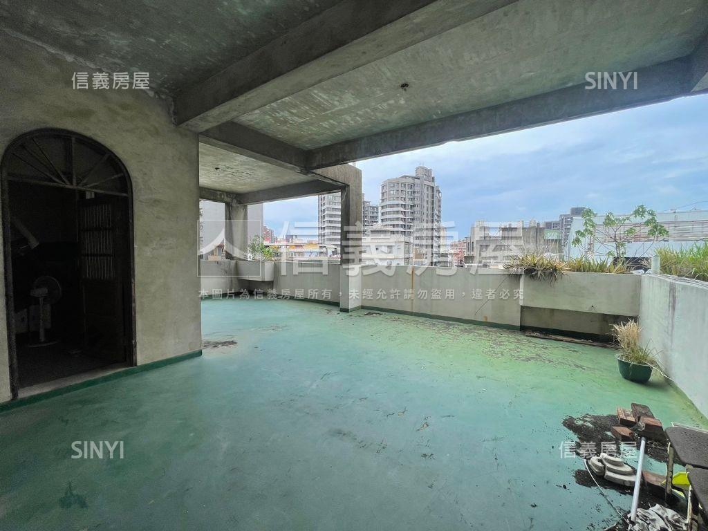 正經國路大面寬透店房屋室內格局與周邊環境