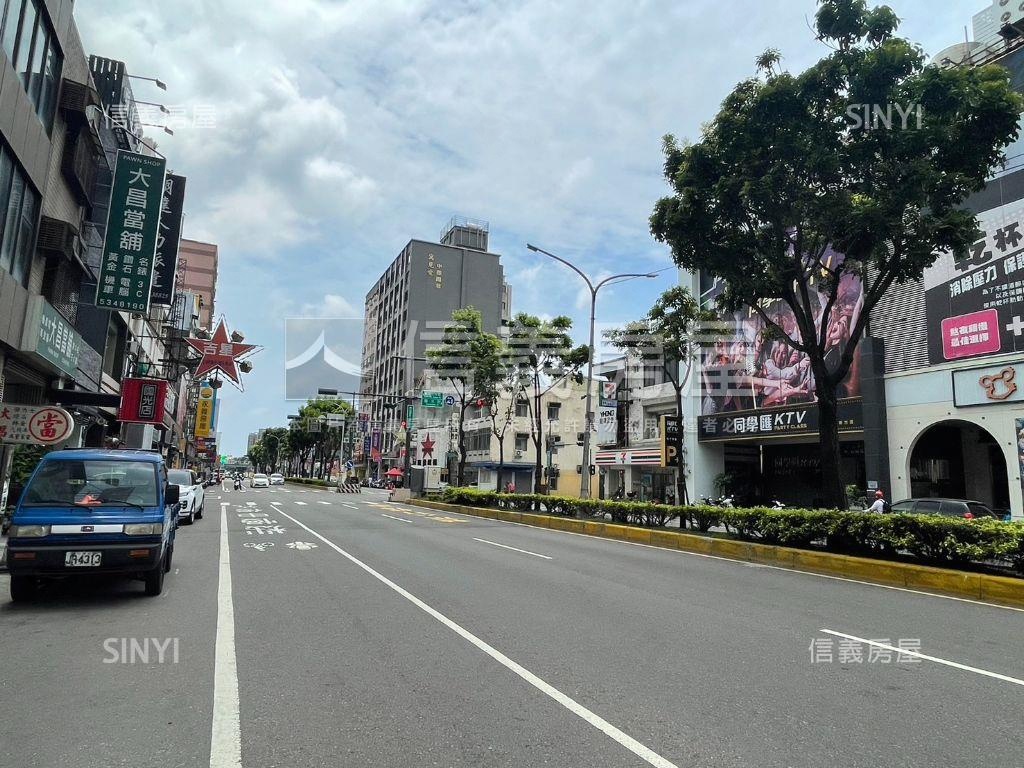 正經國路大面寬透店房屋室內格局與周邊環境