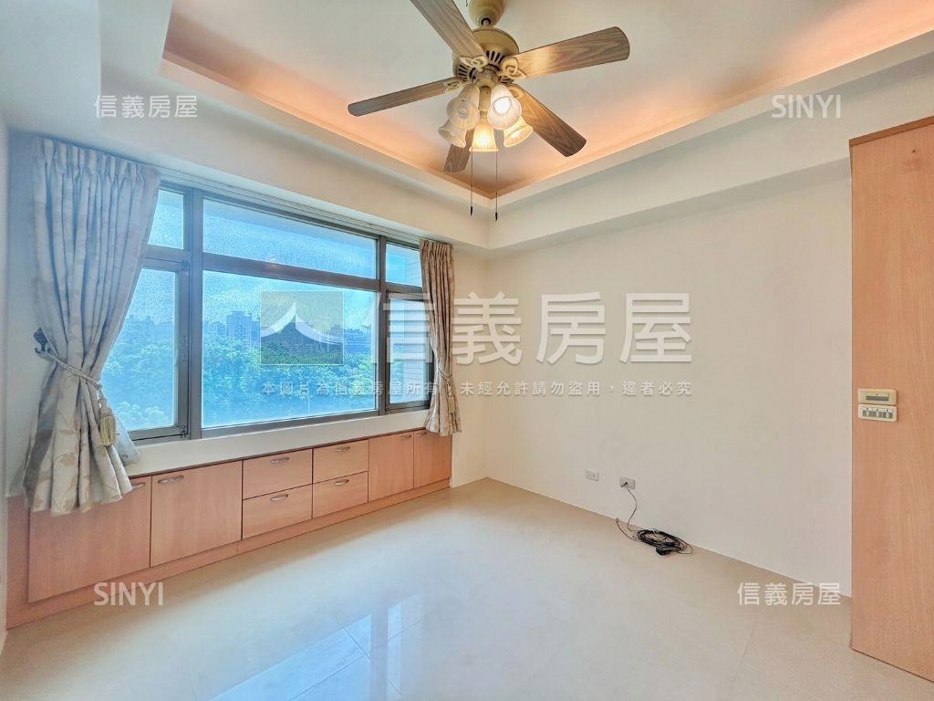 專任近ＡＩ園區三房車位房屋室內格局與周邊環境