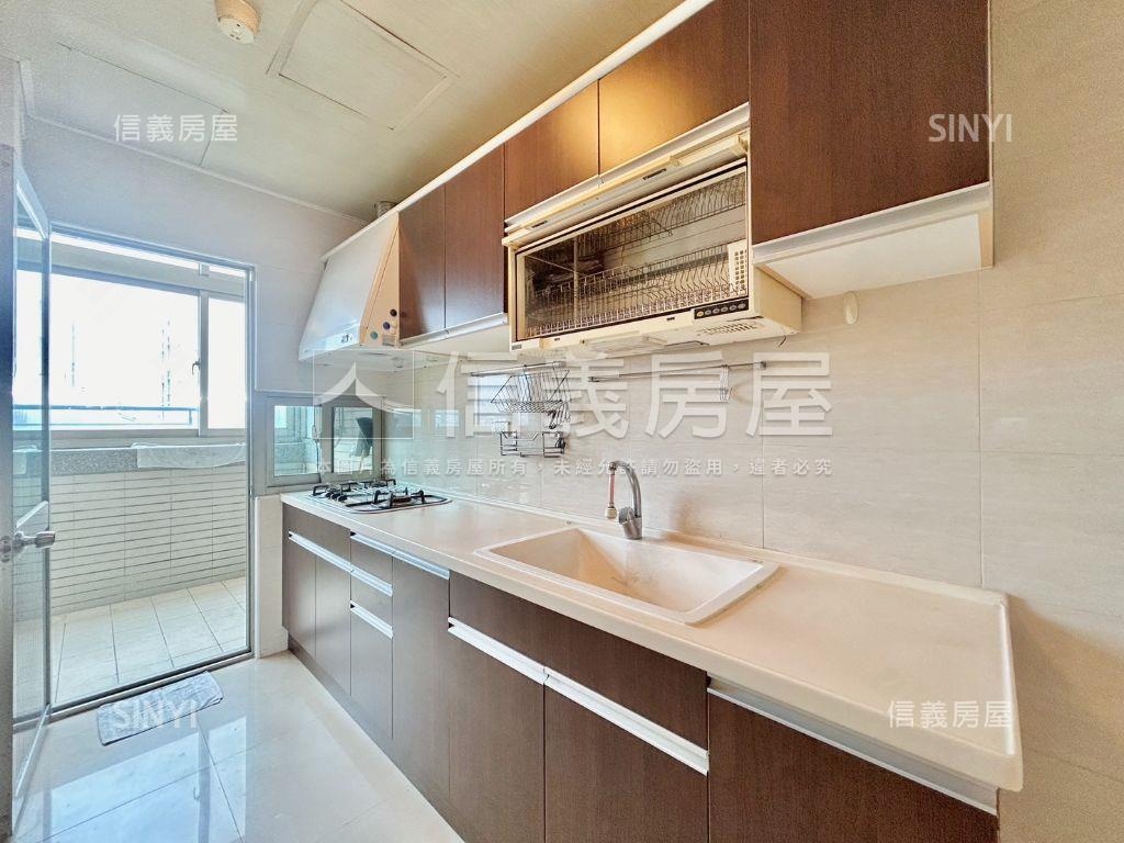 專任近ＡＩ園區三房車位房屋室內格局與周邊環境