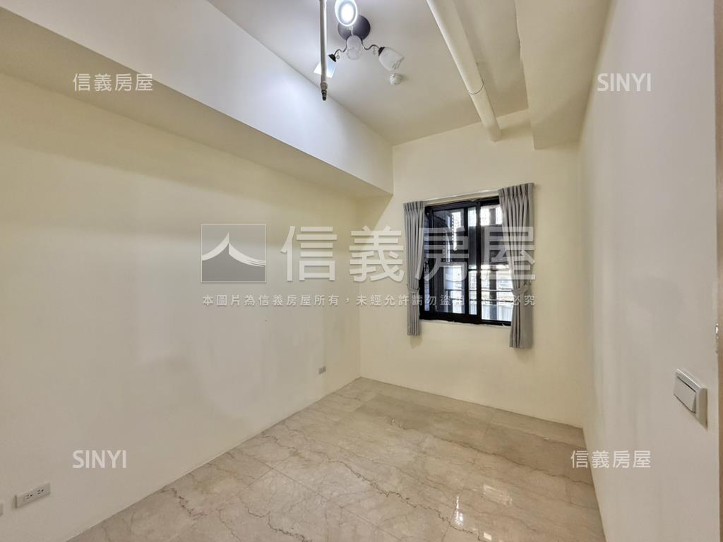 稀有哲人德林一房車位房屋室內格局與周邊環境