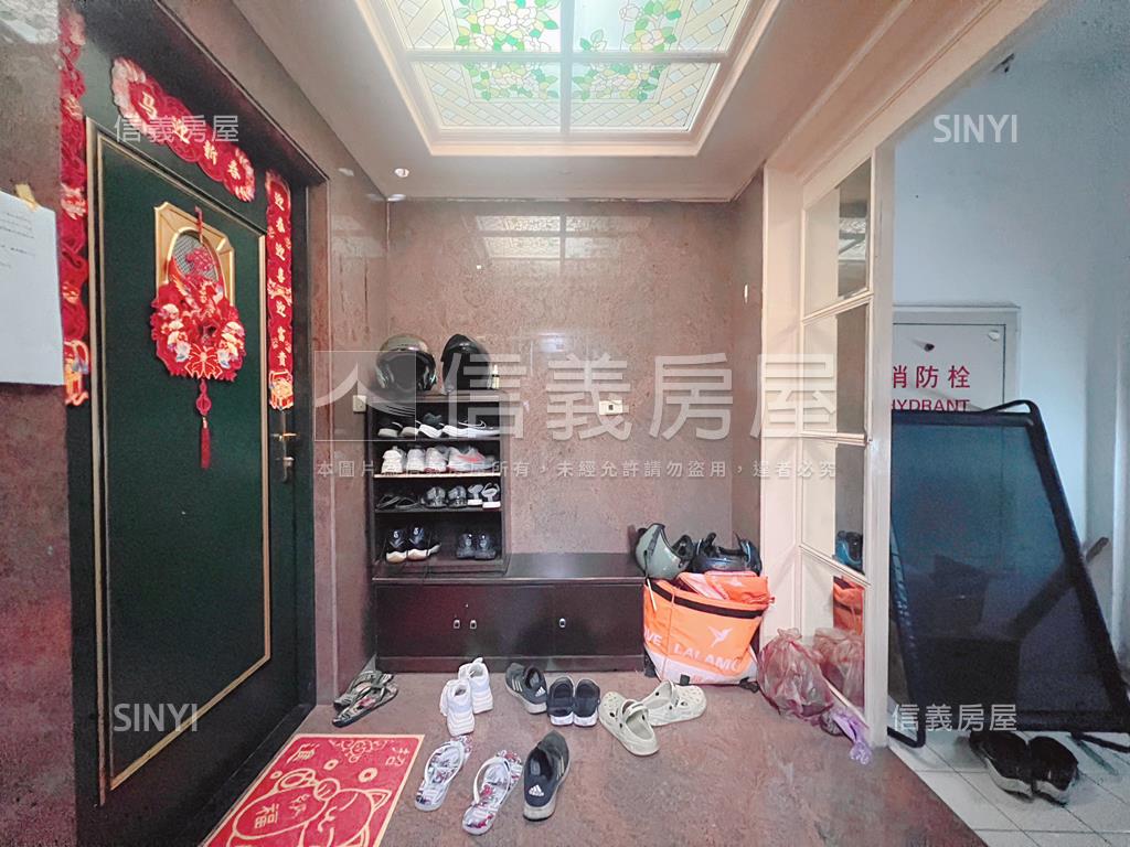 一層一戶獨棟華廈四房車位房屋室內格局與周邊環境