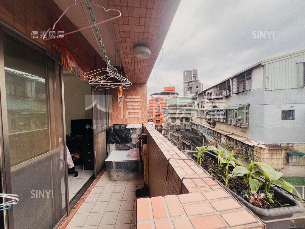 一層一戶獨棟華廈四房車位房屋室內格局與周邊環境