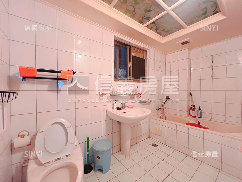 一層一戶獨棟華廈四房車位房屋室內格局與周邊環境