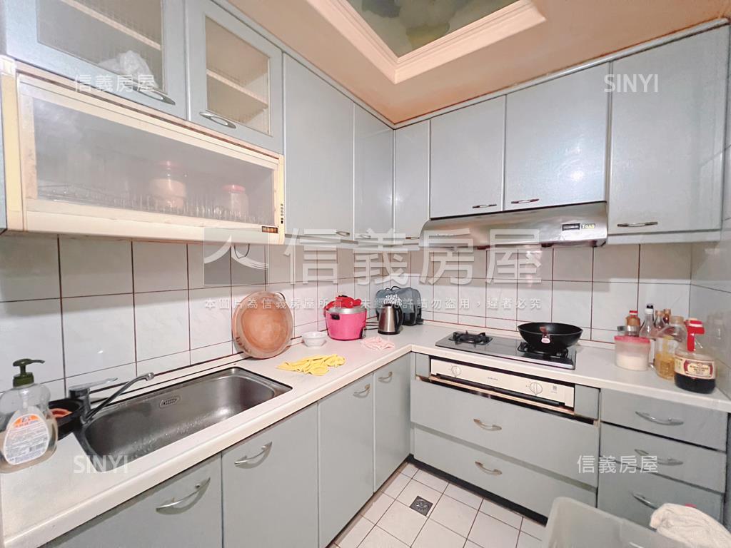 一層一戶獨棟華廈四房車位房屋室內格局與周邊環境