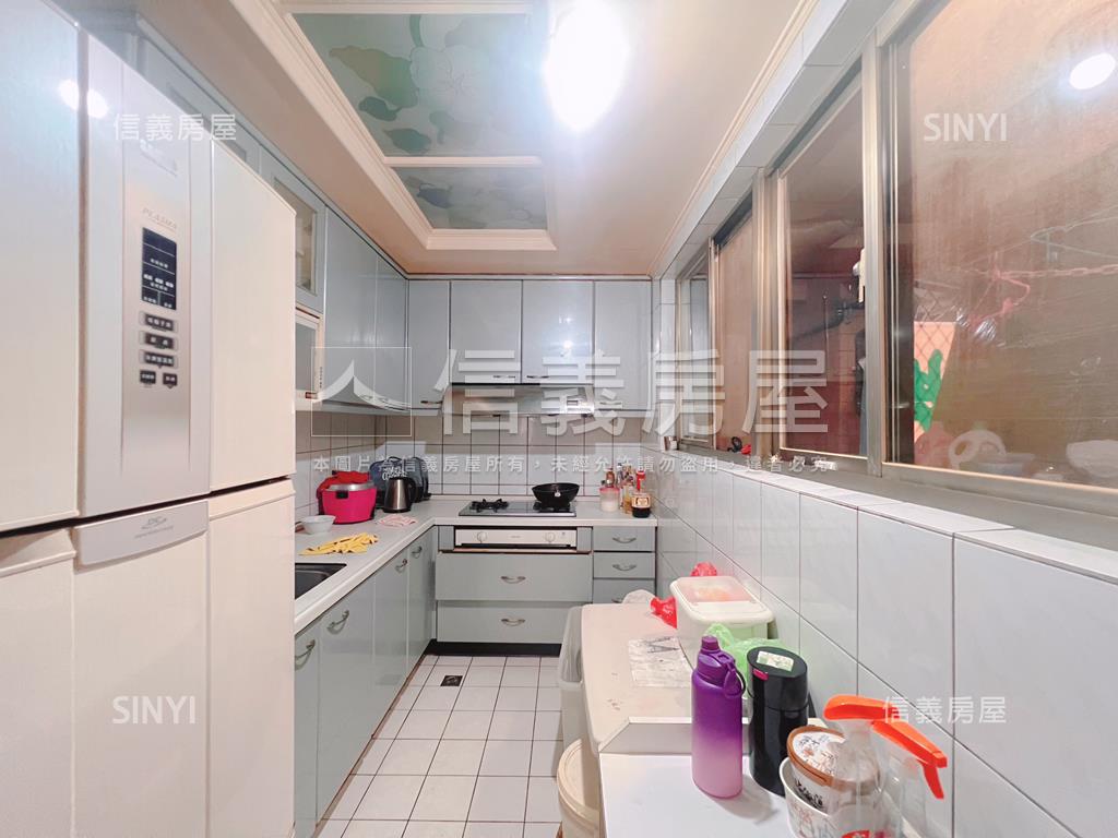 一層一戶獨棟華廈四房車位房屋室內格局與周邊環境