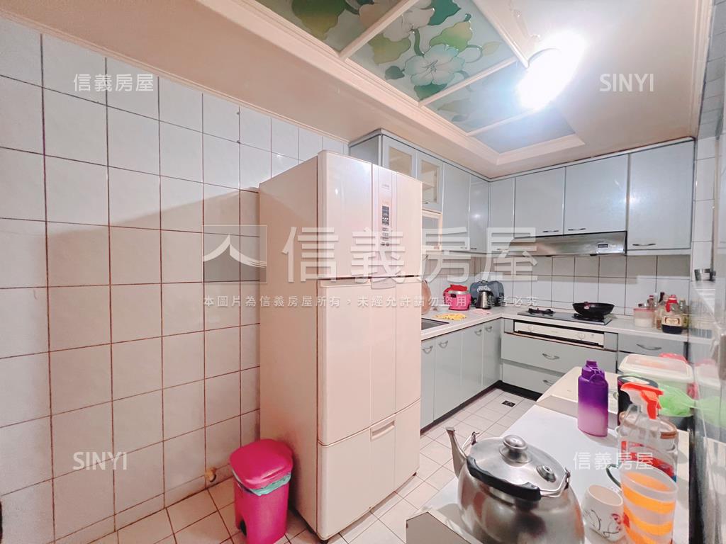 一層一戶獨棟華廈四房車位房屋室內格局與周邊環境