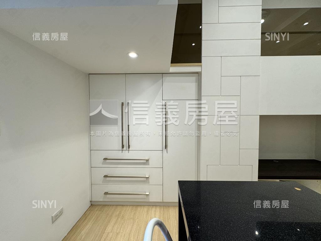 有約高樓邊間套房房屋室內格局與周邊環境