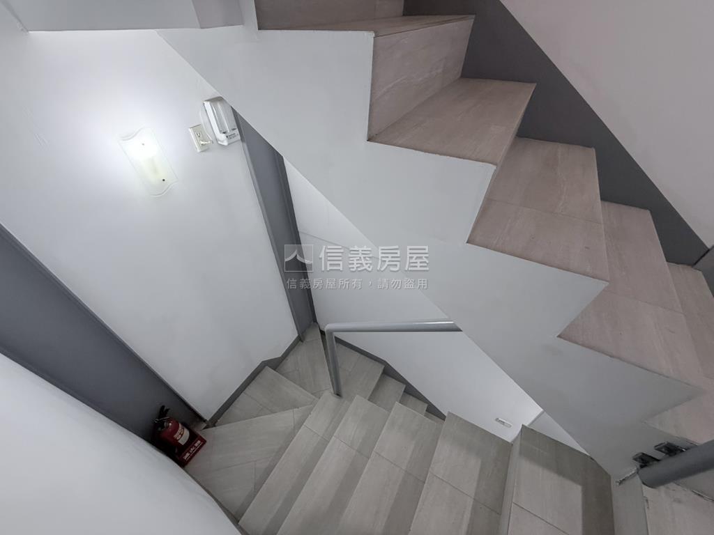 近新光三越穩定收租透套房屋室內格局與周邊環境