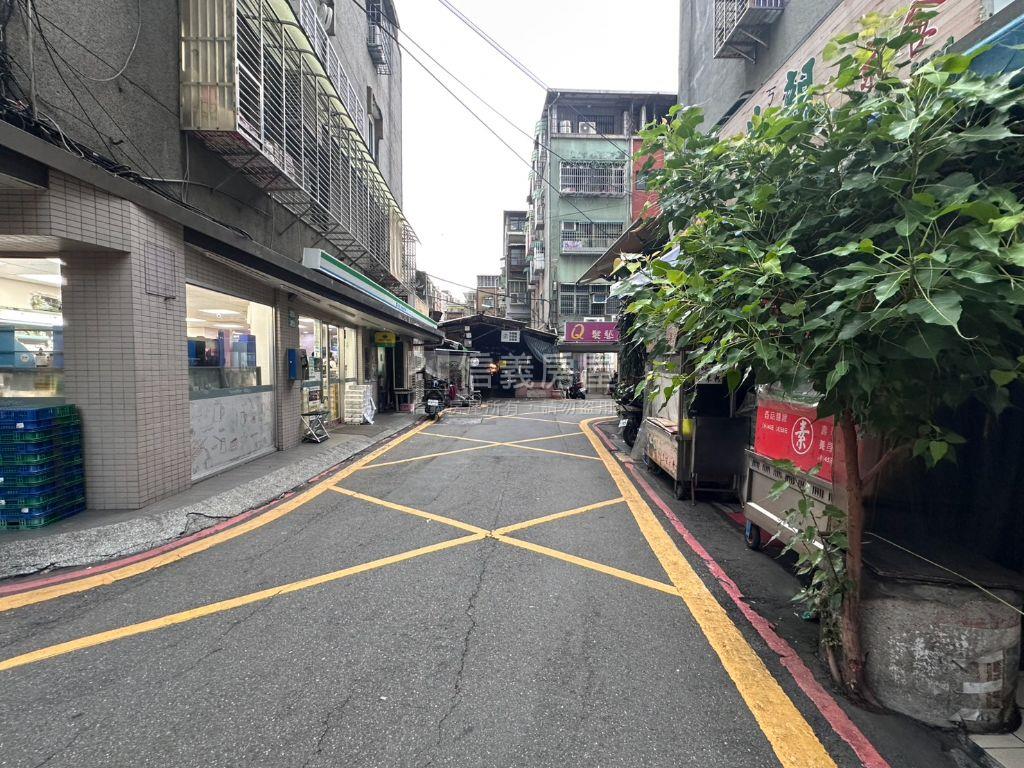 低總價幸德市場小店面房屋室內格局與周邊環境