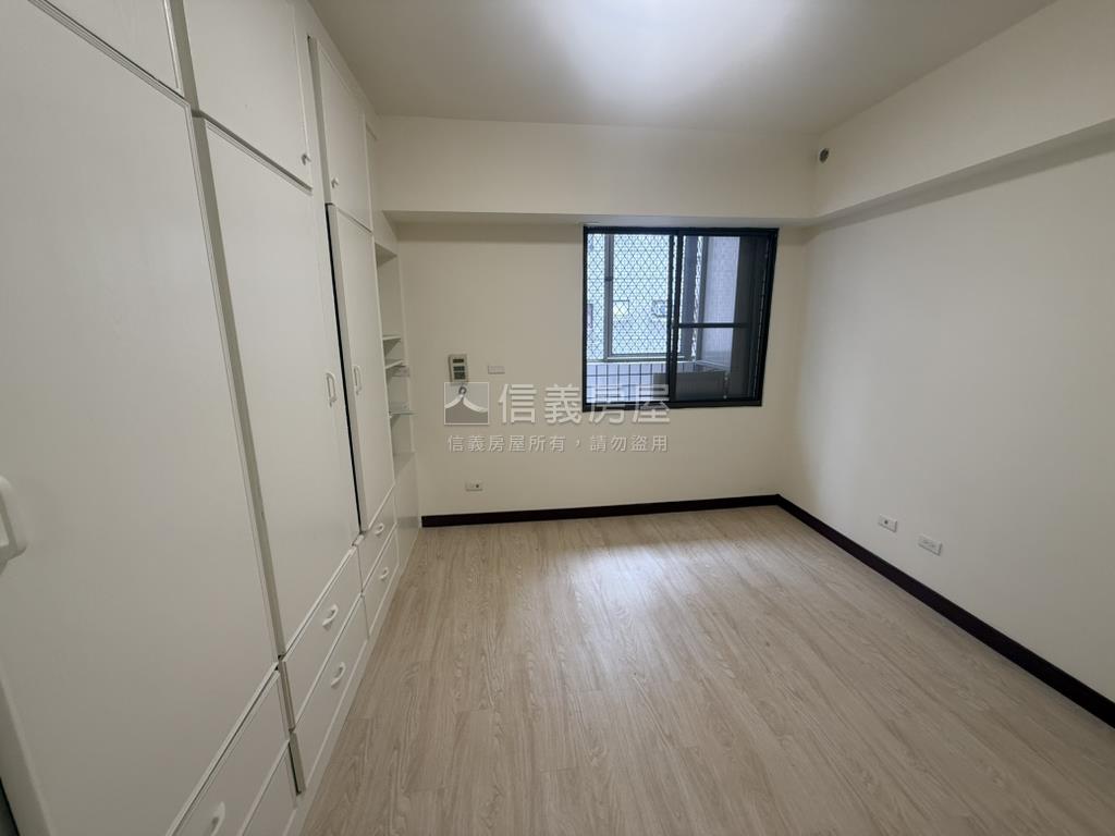 世紀龍門中高樓層整理三房房屋室內格局與周邊環境
