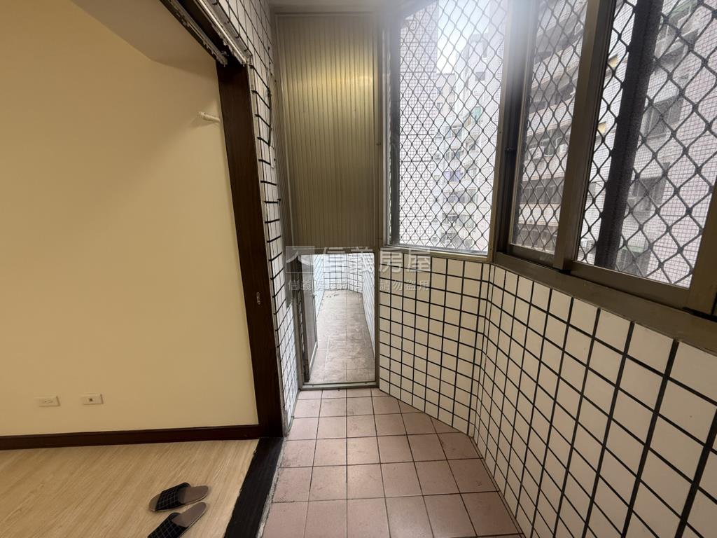 世紀龍門中高樓層整理三房房屋室內格局與周邊環境