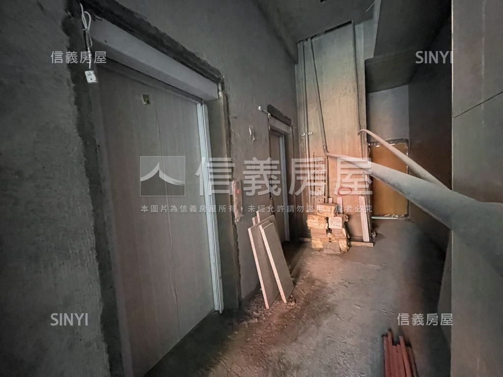 首笠捷運高樓露臺兩房兩衛房屋室內格局與周邊環境