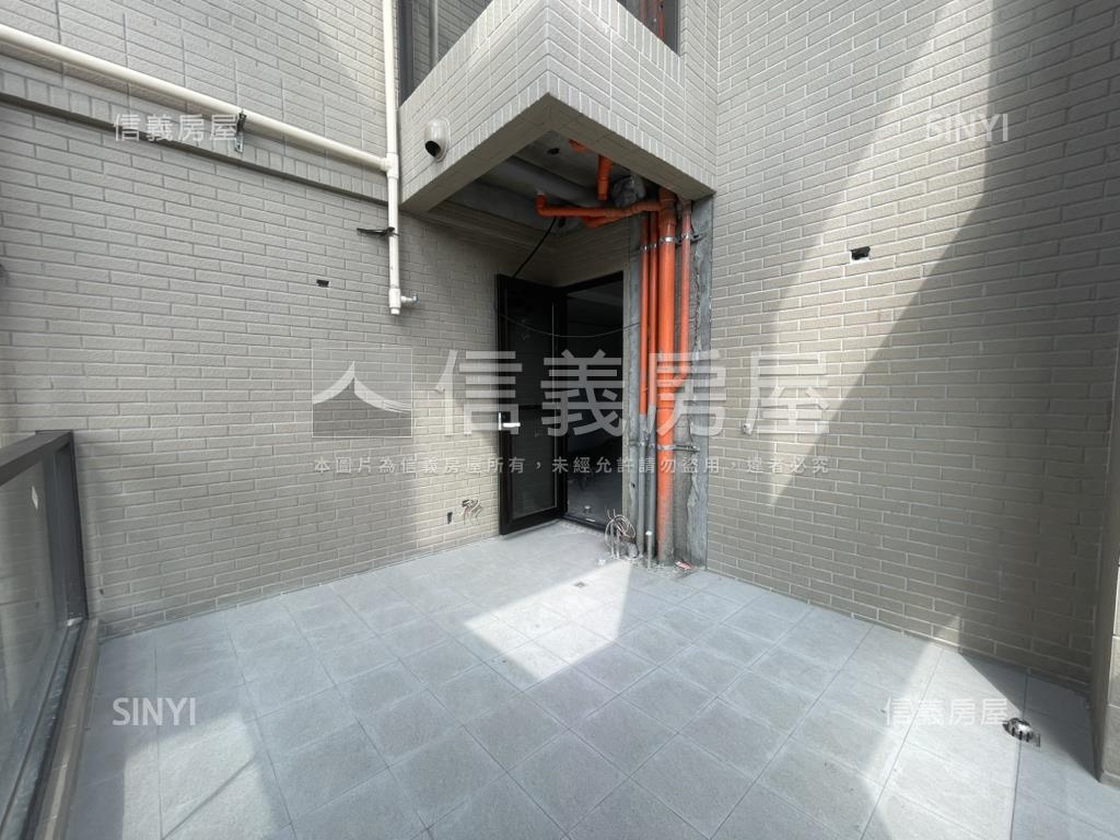 首笠捷運高樓露臺兩房兩衛房屋室內格局與周邊環境