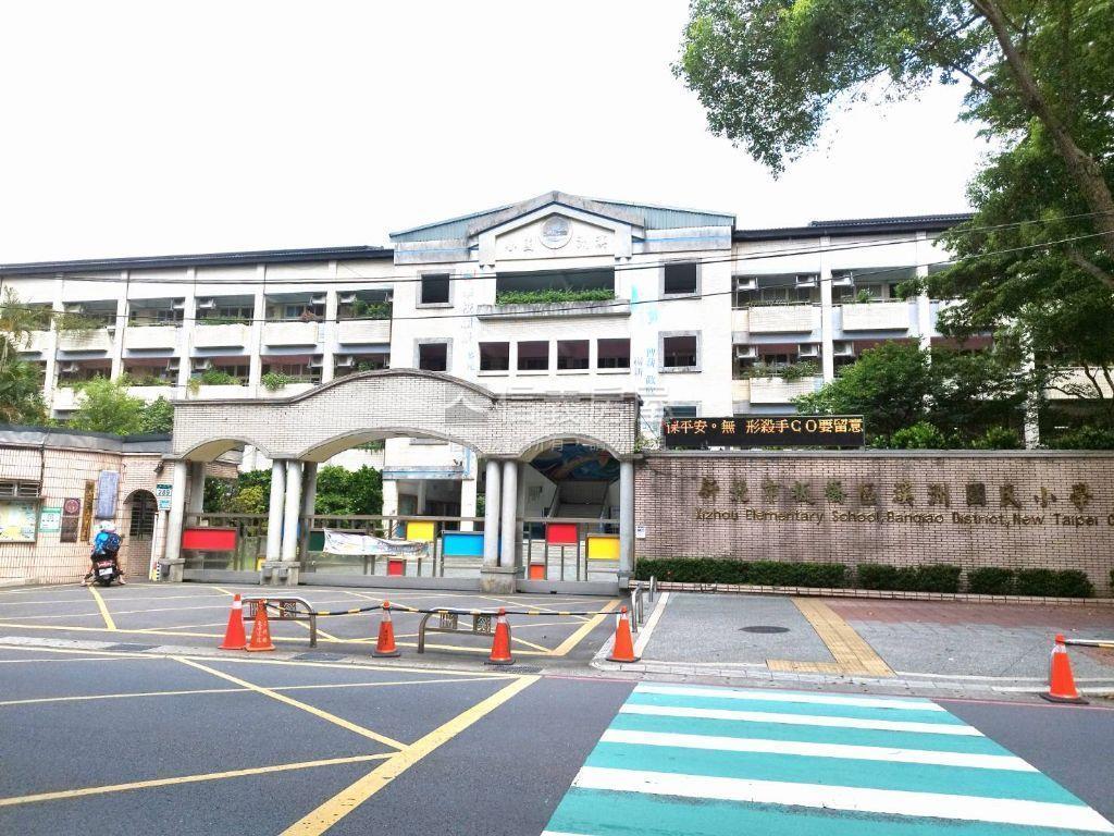 溪城路超寬店面房屋室內格局與周邊環境
