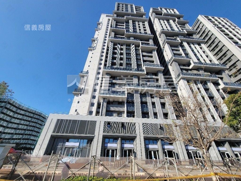 先看這間湖濱城兩房平車房屋室內格局與周邊環境