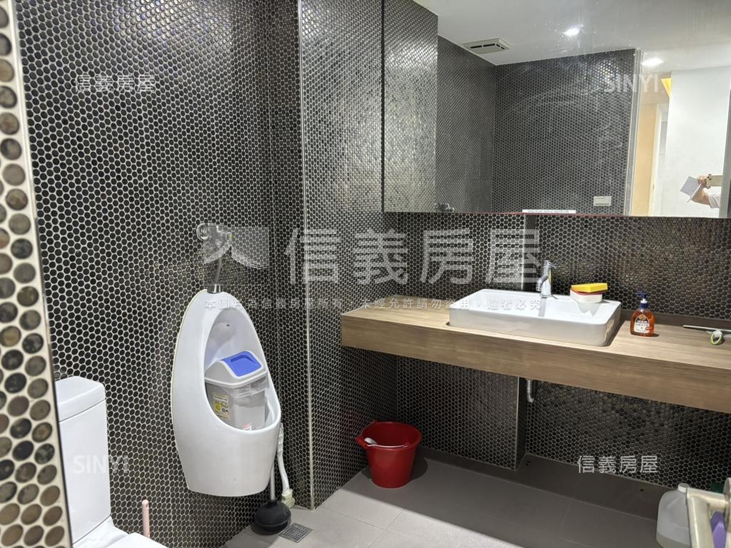 忠孝東路五段住辦一樓房屋室內格局與周邊環境