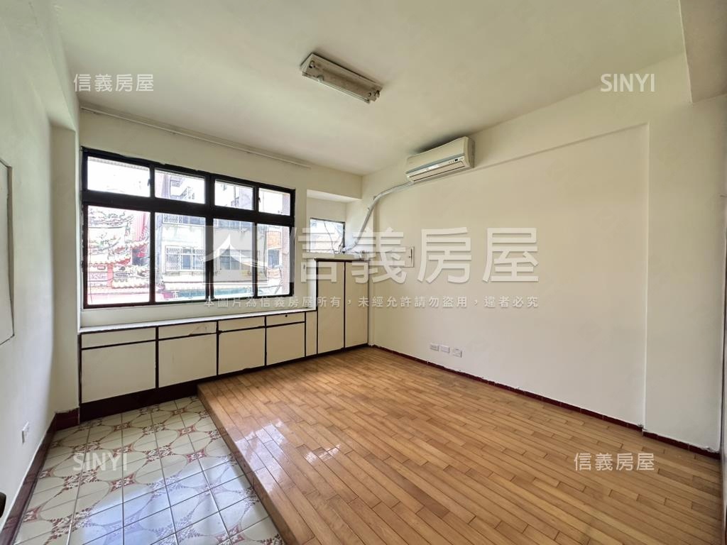 鹽埕埔大舞台市場透天店面房屋室內格局與周邊環境