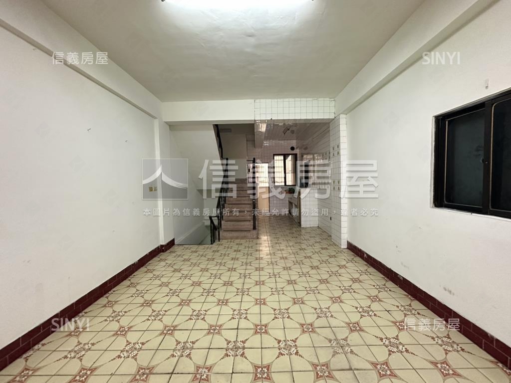 鹽埕埔大舞台市場透天店面房屋室內格局與周邊環境