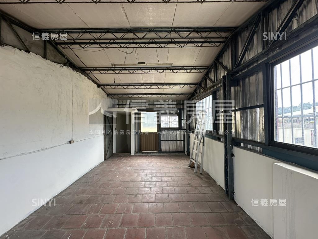 鹽埕埔大舞台市場透天店面房屋室內格局與周邊環境