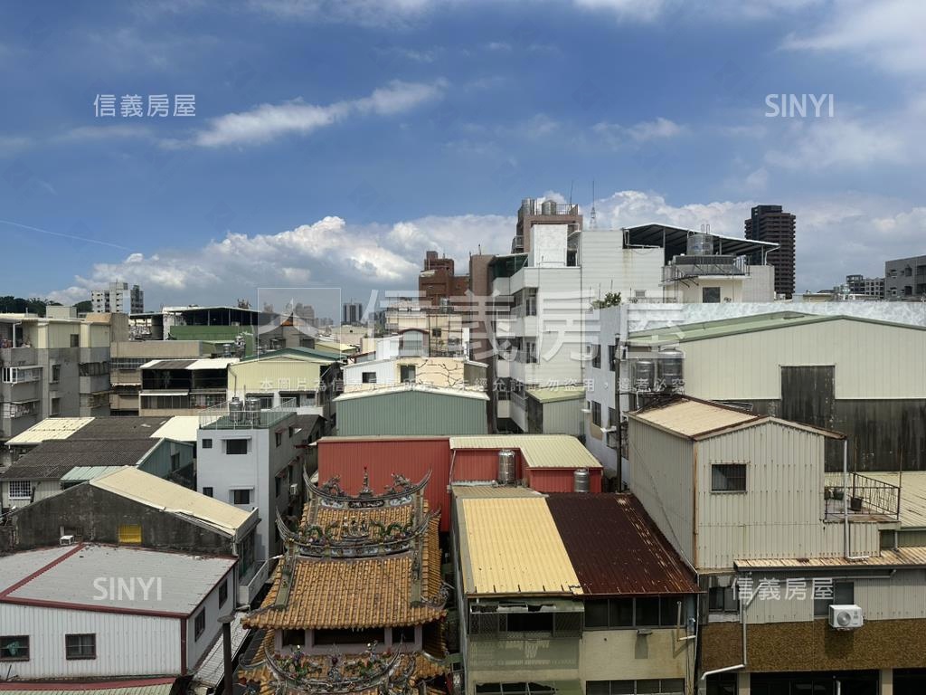 鹽埕埔大舞台市場透天店面房屋室內格局與周邊環境