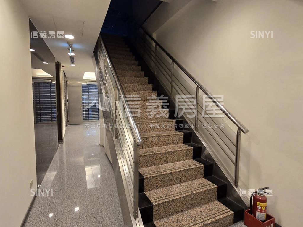 板橋中山路黃金店面房屋室內格局與周邊環境