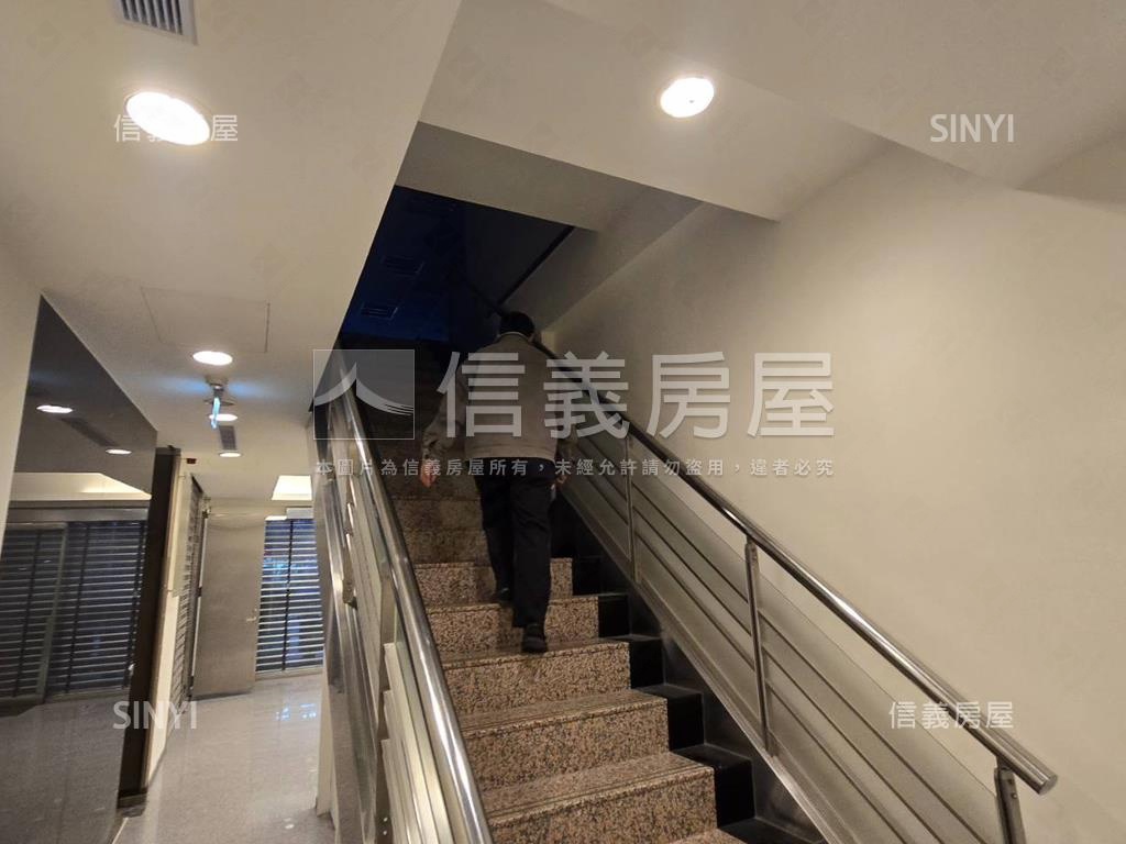 板橋中山路黃金店面房屋室內格局與周邊環境