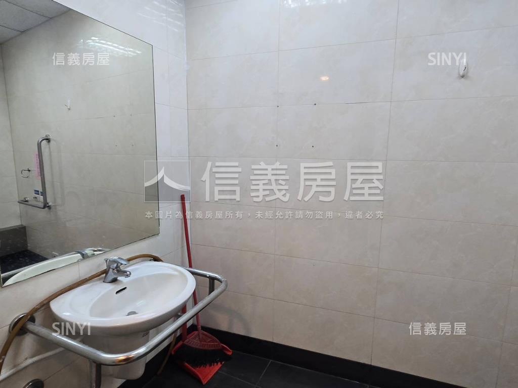 板橋中山路黃金店面房屋室內格局與周邊環境