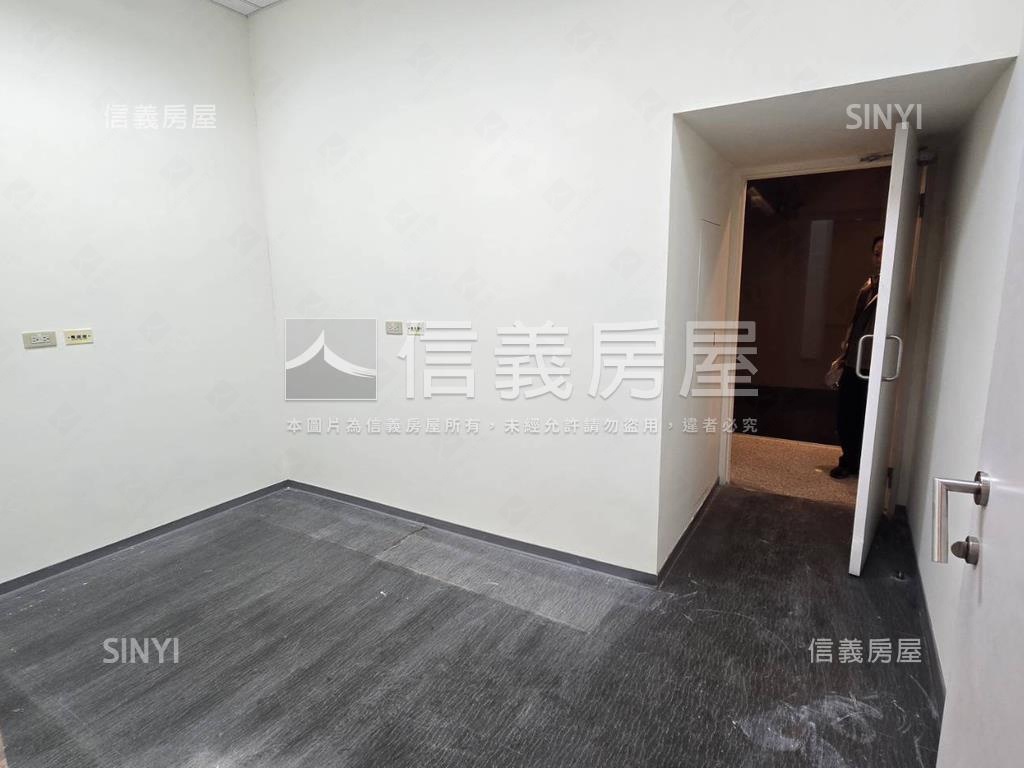 板橋中山路黃金店面房屋室內格局與周邊環境
