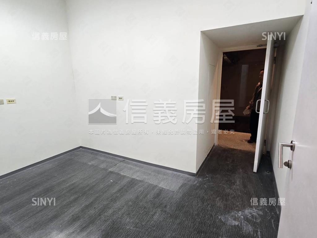 板橋中山路黃金店面房屋室內格局與周邊環境