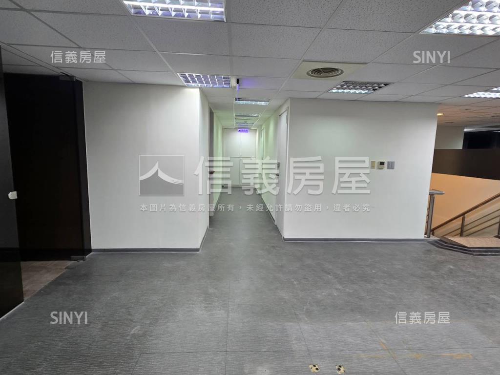板橋中山路黃金店面房屋室內格局與周邊環境