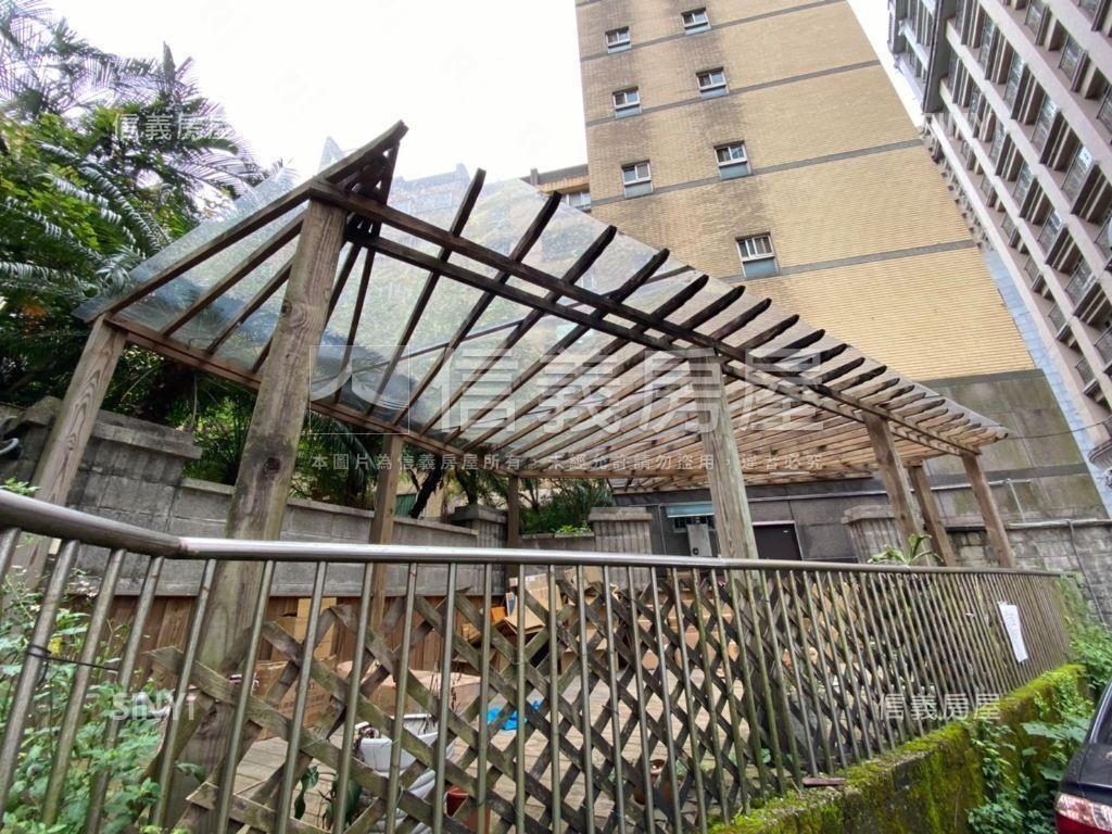 精華地段當地主房屋室內格局與周邊環境