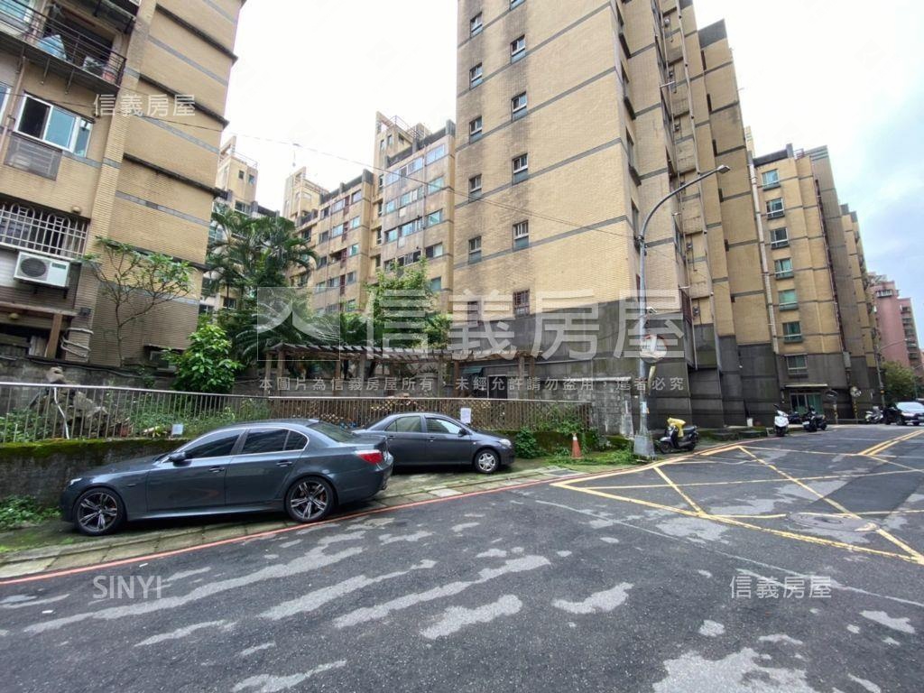精華地段當地主房屋室內格局與周邊環境