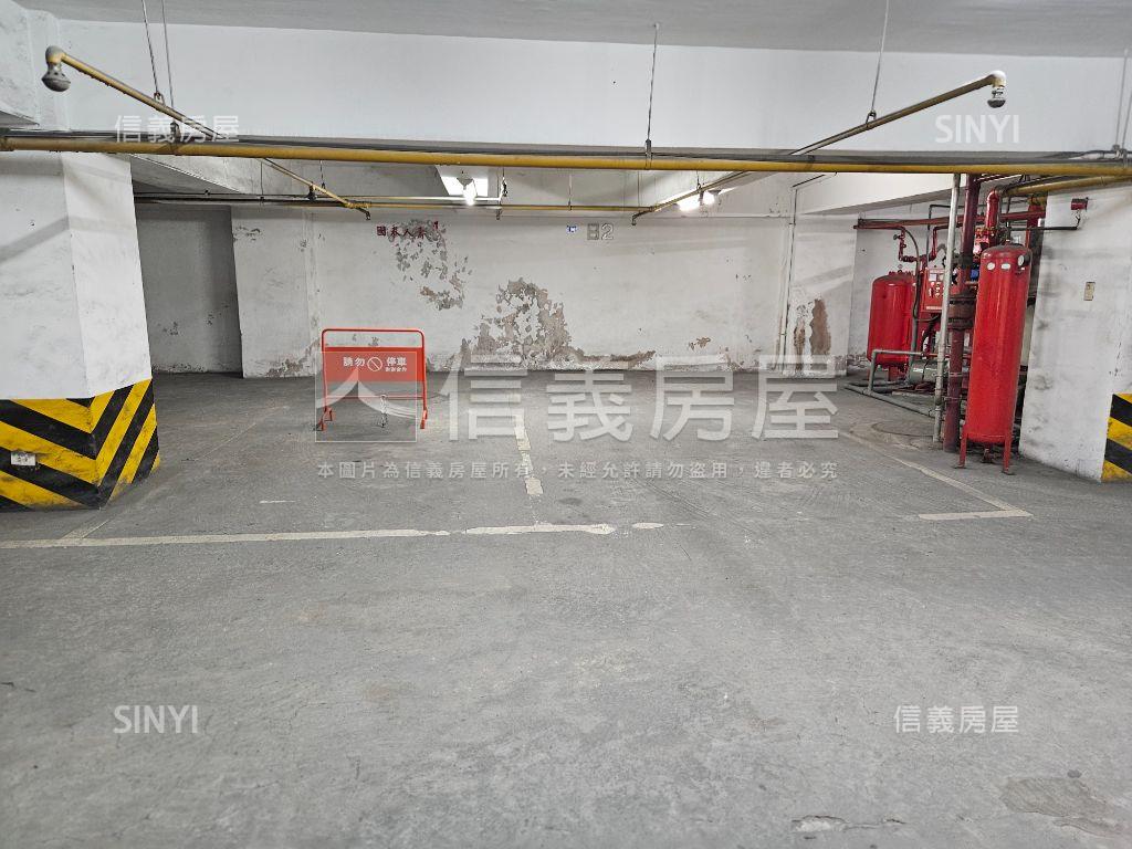 松江大樓邊間大戶坡平車位房屋室內格局與周邊環境