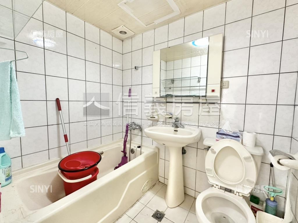 近未來捷運電梯三房車位房屋室內格局與周邊環境