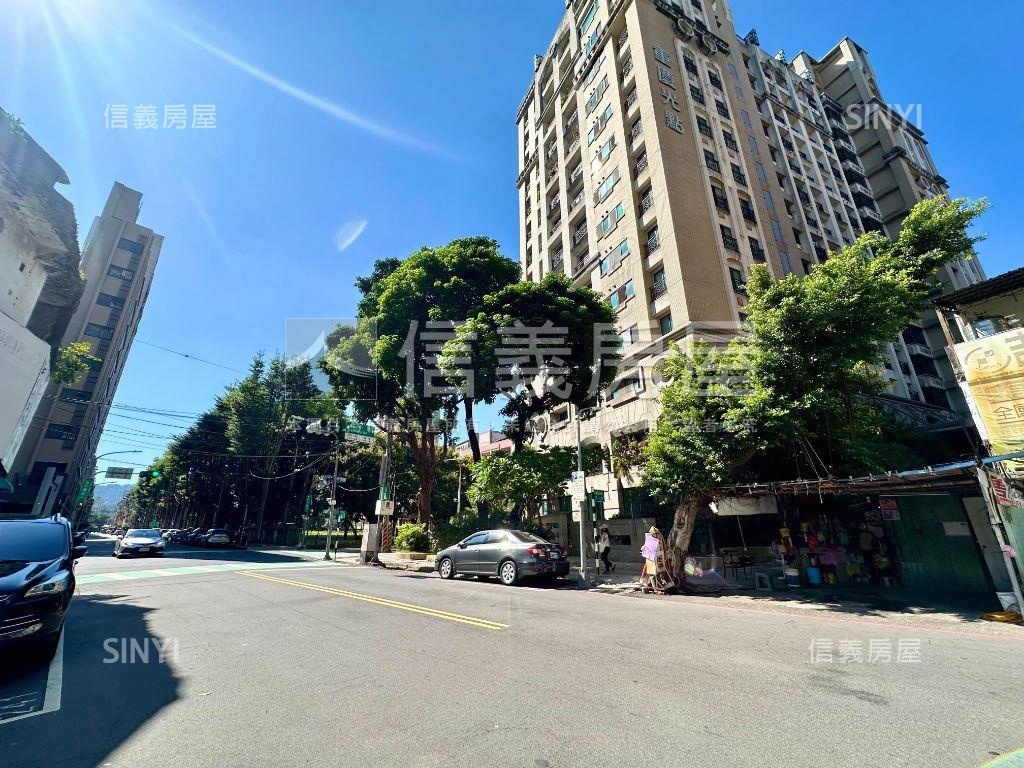 近未來捷運電梯三房車位房屋室內格局與周邊環境