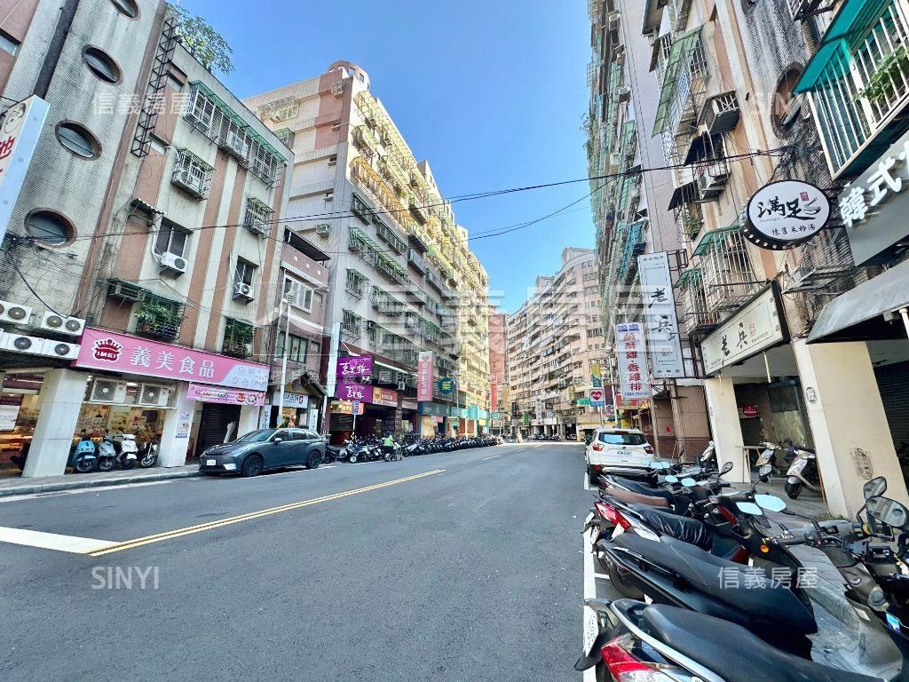 近未來捷運電梯三房車位房屋室內格局與周邊環境