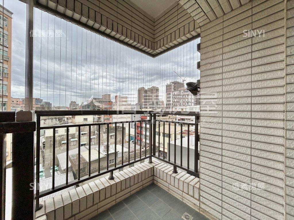 市區近棒球場採光三房車位房屋室內格局與周邊環境