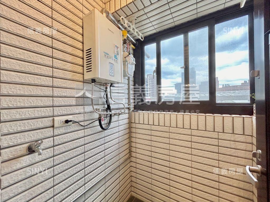 市區近棒球場採光三房車位房屋室內格局與周邊環境