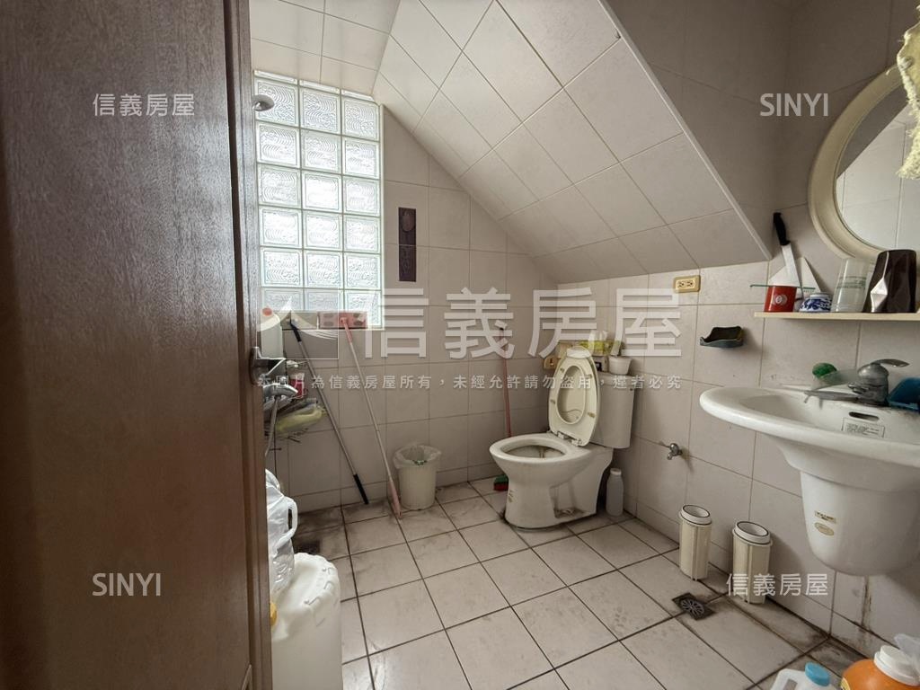 【東區】３角窗金店面房屋室內格局與周邊環境