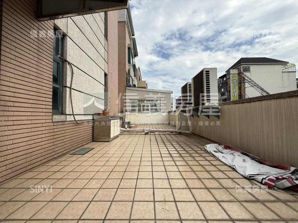 【東區】３角窗金店面房屋室內格局與周邊環境