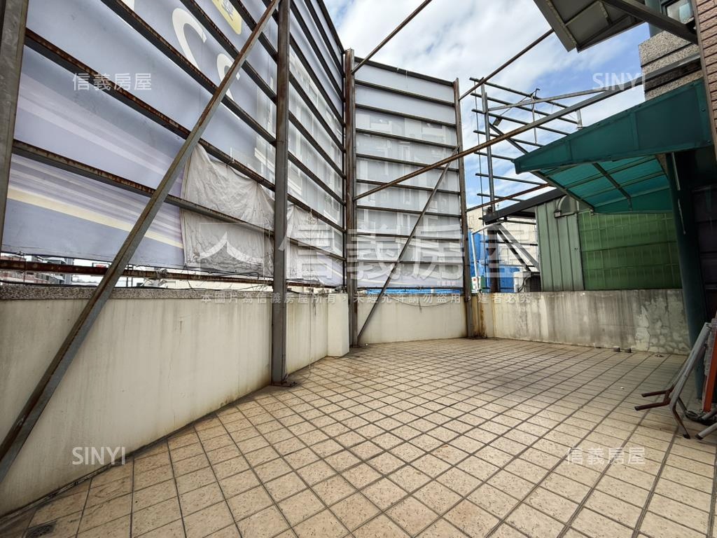 【東區】３角窗金店面房屋室內格局與周邊環境