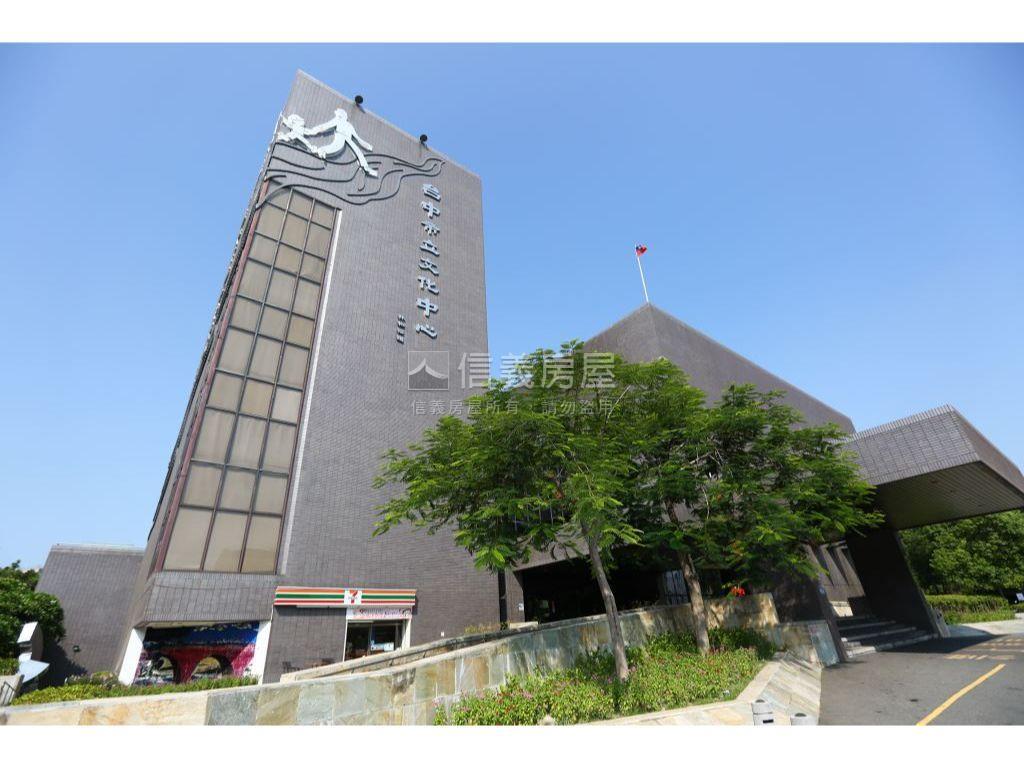 正民權路大面寬金店面房屋室內格局與周邊環境
