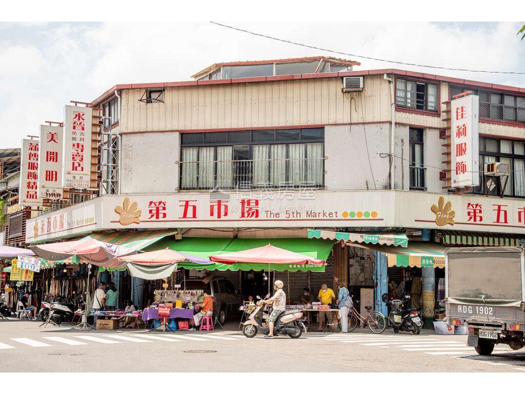 正民權路大面寬金店面房屋室內格局與周邊環境