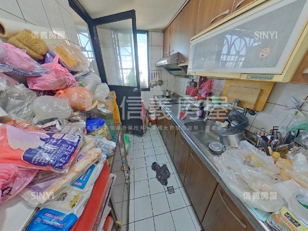 內新商圈三房平面車位房屋室內格局與周邊環境