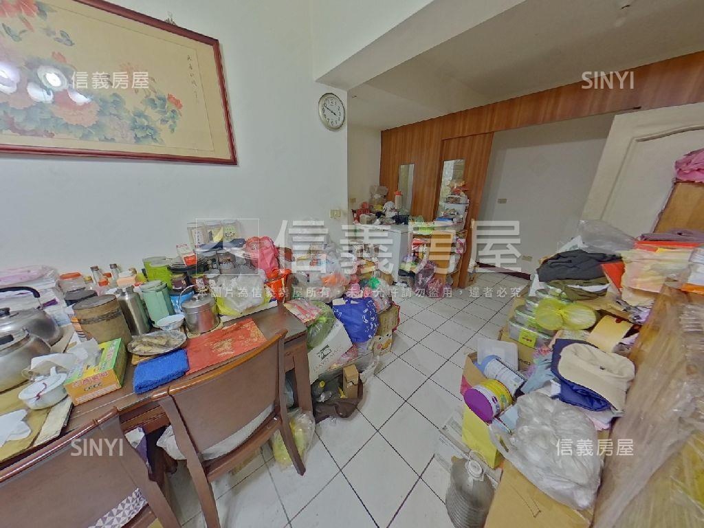 內新商圈三房平面車位房屋室內格局與周邊環境