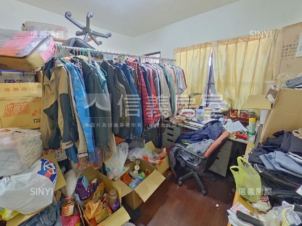 內新商圈三房平面車位房屋室內格局與周邊環境